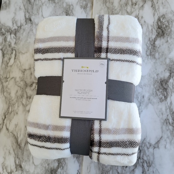 Threshold Bedding Threshold Microplush Blanket Fullqueen Poshmark